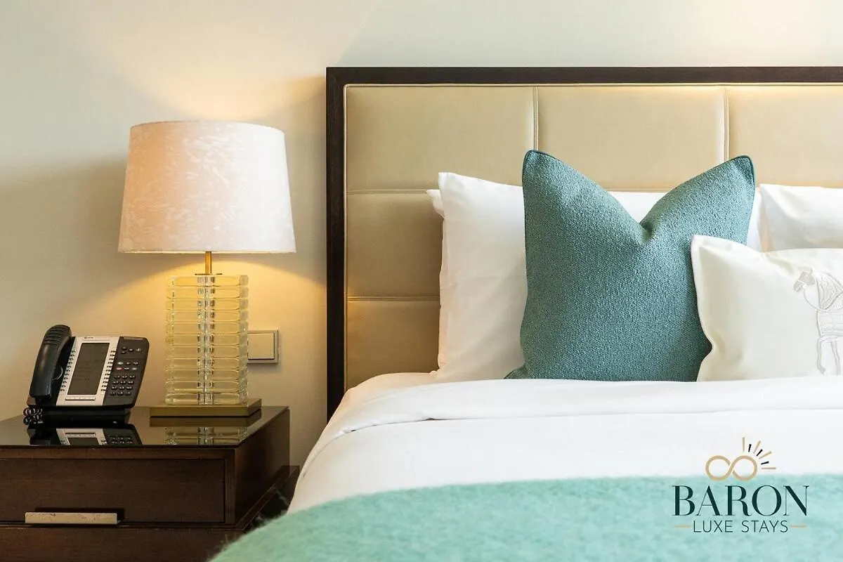 Splendid Studio Emaar Residences Marina Dubai United Arab Emirates